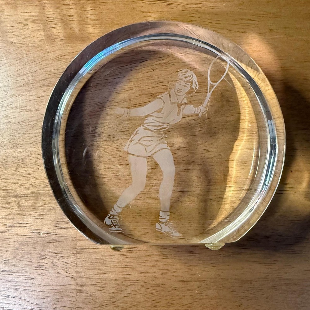 Vintage Etched Glass Tennis Player Paperweight Frosted Clear Crystal Decor 3.5" - Picture 4 of 4